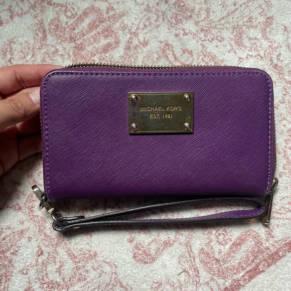 Michael Kors Violet Wristlet Wallet - Picture 1 of 6